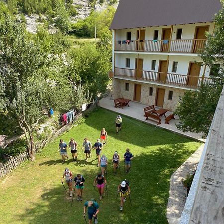 Bujtina Zici Hotel Theth Exterior foto