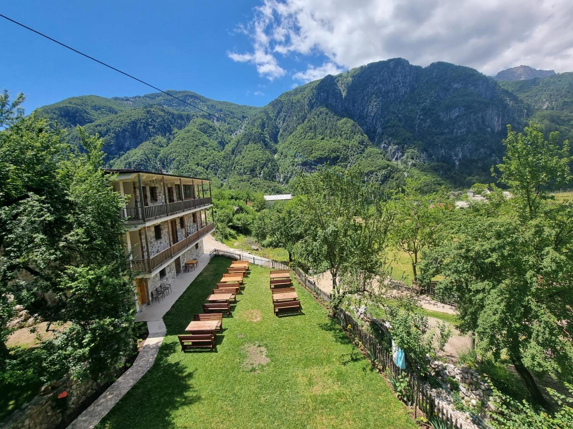 Bujtina Zici Hotel Theth Exterior foto